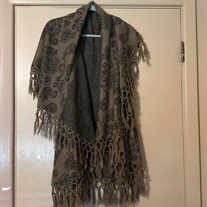Paisley print sleeveless sweater wrap